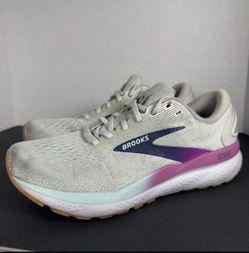 Brooks Ghost 16 Sneakers Womens sz 9B Gray White Pink Solid Athletic Running shoe