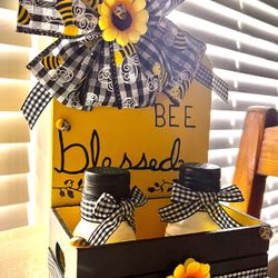 Honey Bee Salt and Pepper Holder