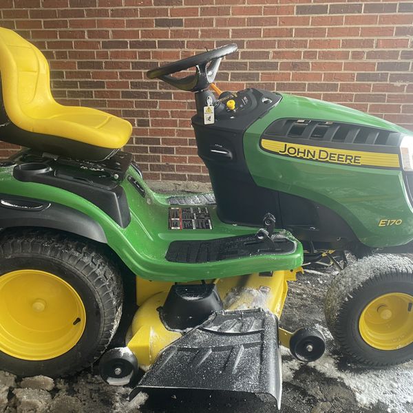 John Deere E170 With Bag for Sale in Chicago, IL OfferUp