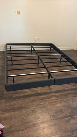 Queen size floating bed frame