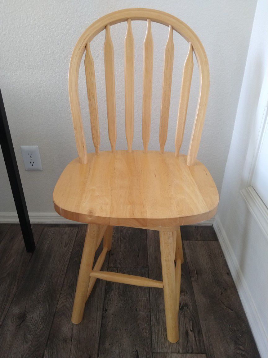 Wood chair (X2)