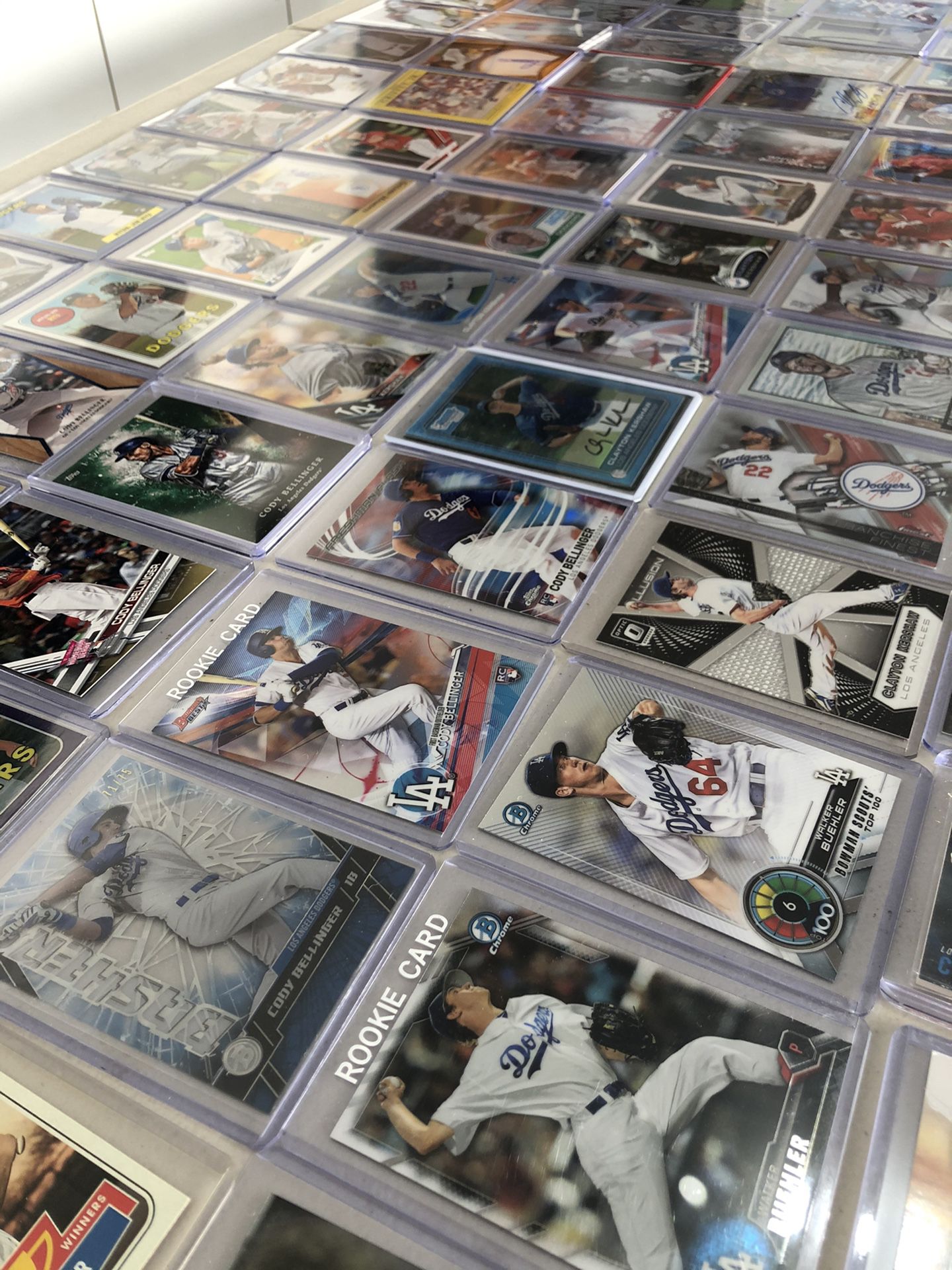 Lot / bulk of 124 collectible MLB baseball cards some with autographs!!!