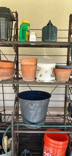 Plant pots 8 total