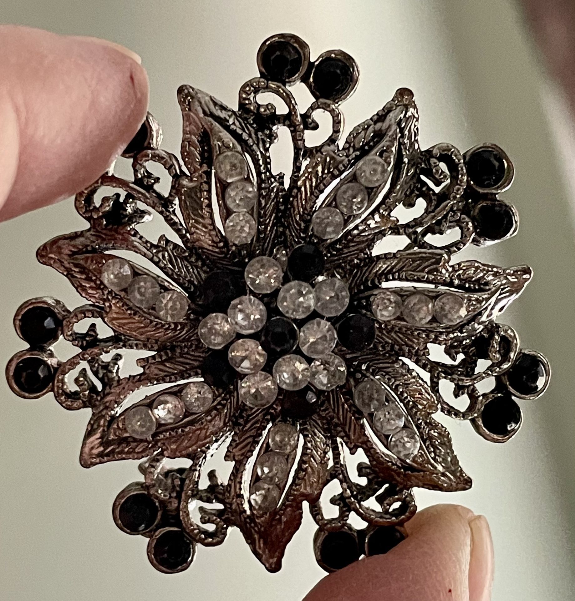 Vintage Unique, Starburst Flower Pin with black And Silver Rhinestones