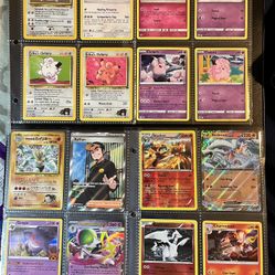 32 Pokemon Cards 