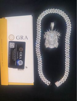 VVS1 Moissanite Cuban Link Chain w/ Jesus Pendant