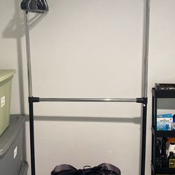 Expandable Clothes Hanger Rack