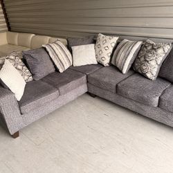 Perfect Condition Sectional Couch - Delivery Available 