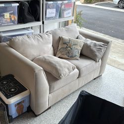Couch (Loveseat)