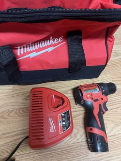 Miwaukee  M12 Subcompact Brushless drill/Driver kit