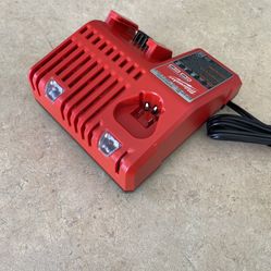 Milwaukee 48-59-1812 M12/M18 Fuel Li-Ion Battery Pack Multi Voltage Charger