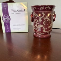 Scentsy Wax Warmer Plum Garland 