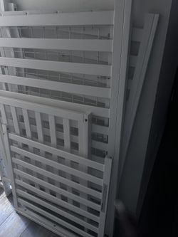 White Crib. Perfect Condition.