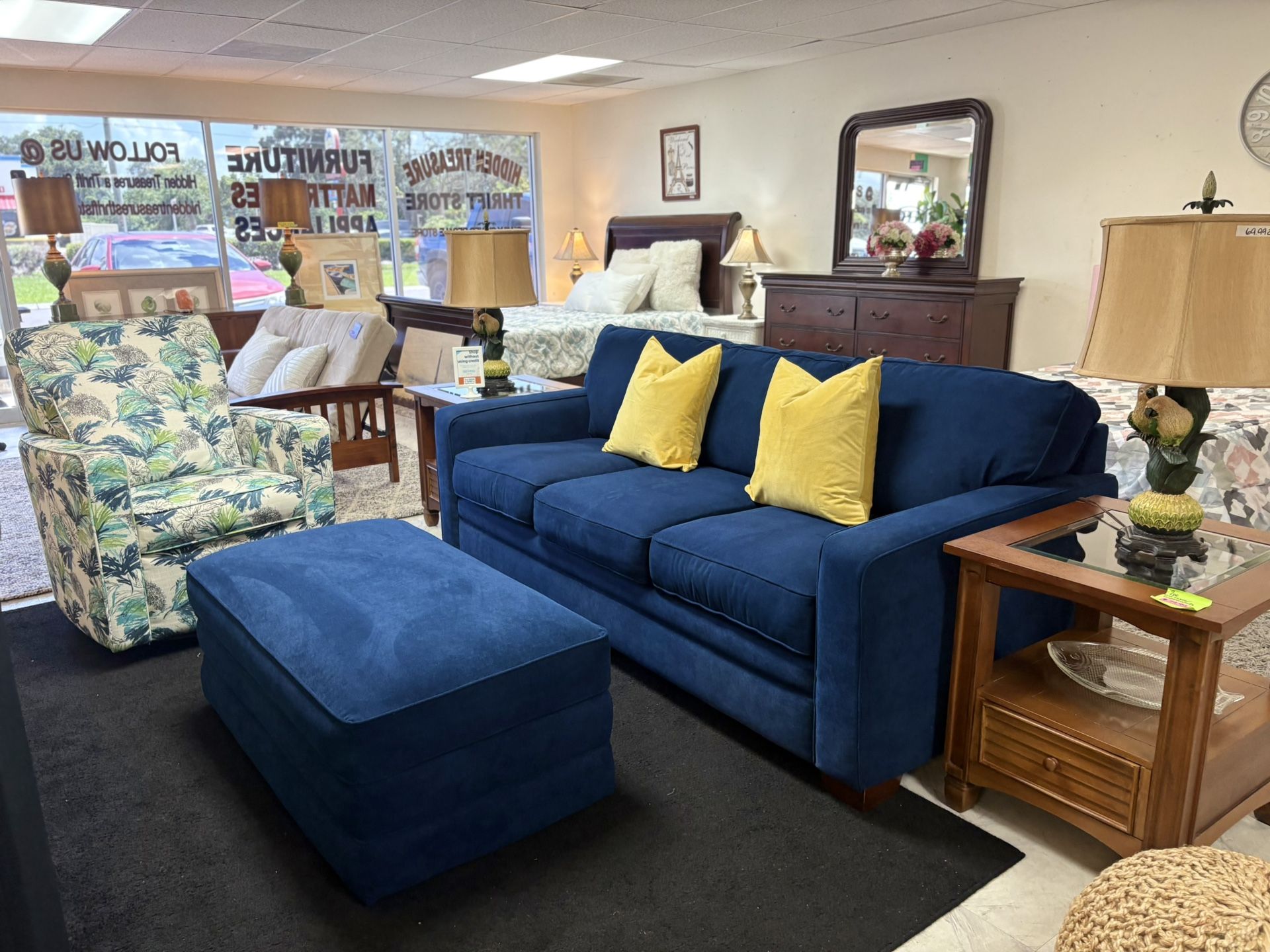 Beautiful 3pc La-Z-Boy Sofa Set $649.99