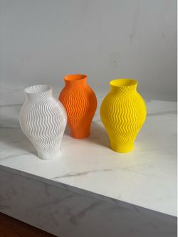 3 vases