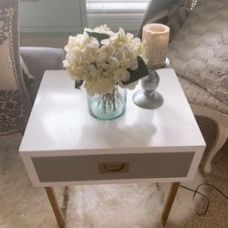 Cute end table/ night stand