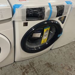 💥Great Deal💥 Electrolux Front Load 4.5 cu. ft. Washer With LuxCare Plus Wash