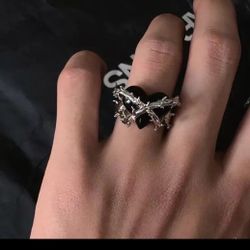 Sense Of Thorns Love Ring 
