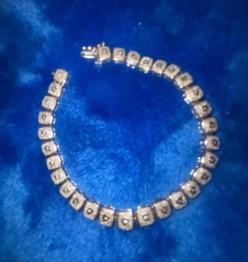 3CTW Diamond Tennis Bracelet 10K Gold ways over 10 g worth its weight in gold