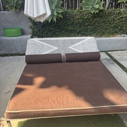 Double Lounge