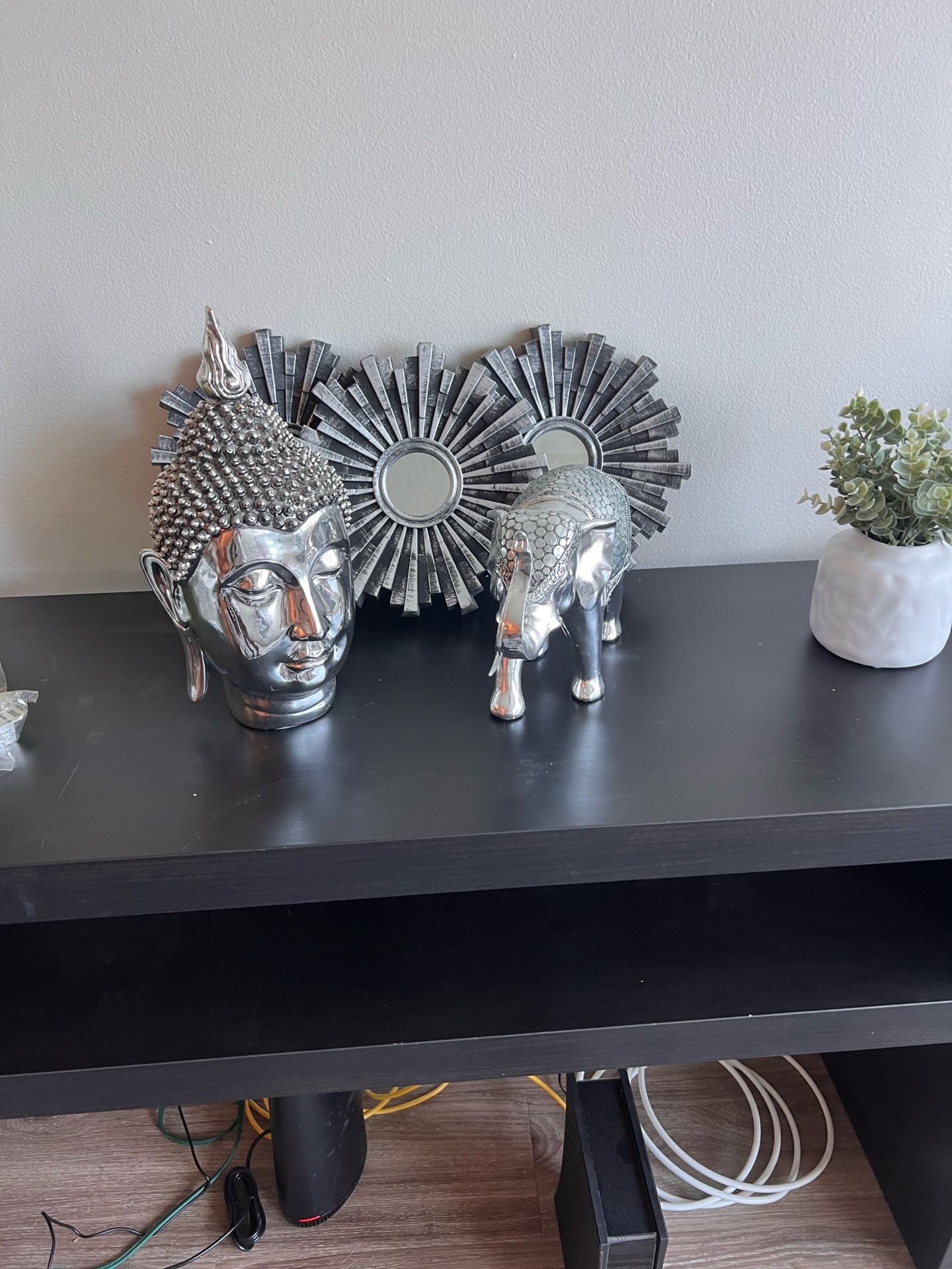 Five pieces of decor, silver