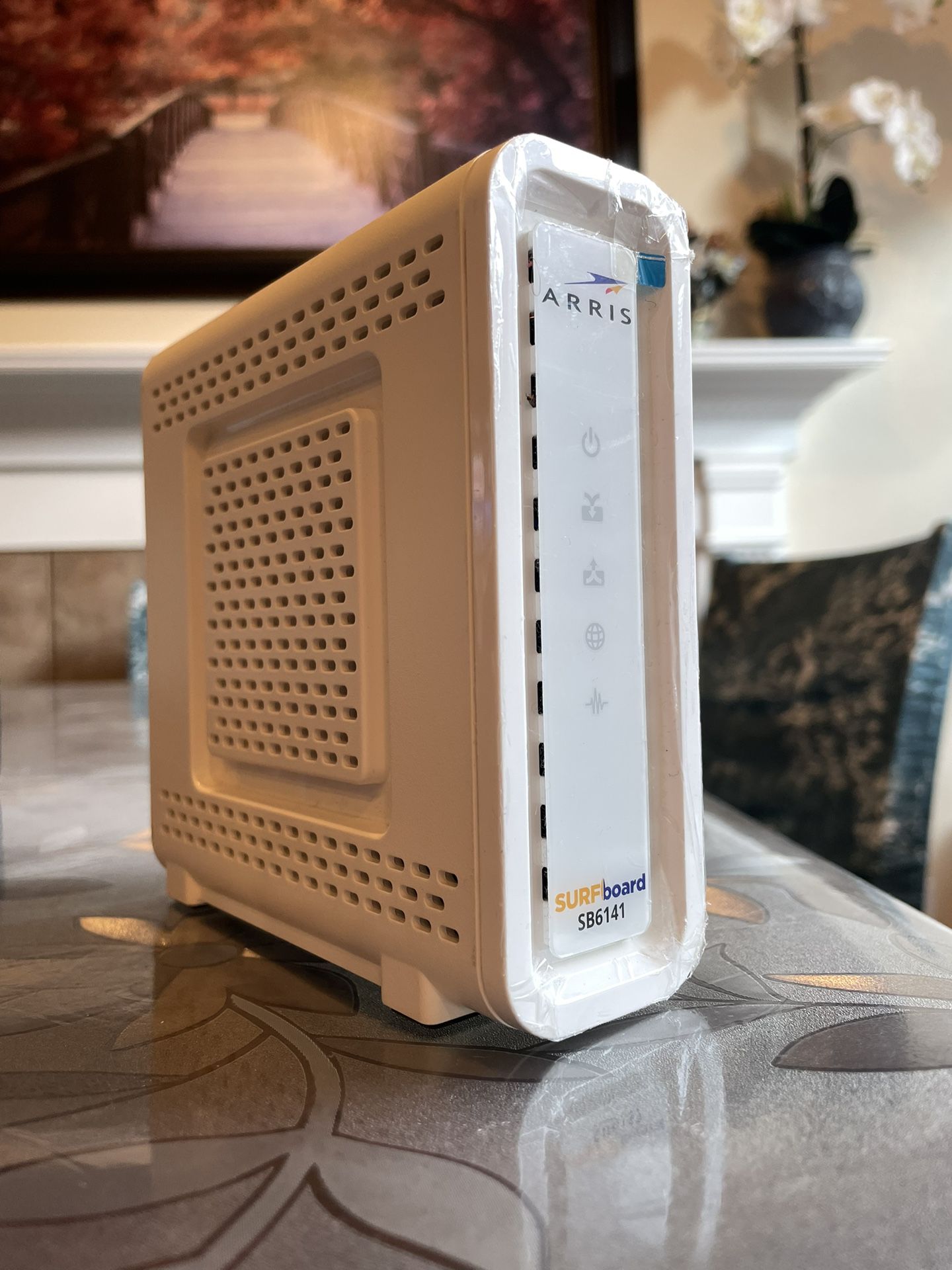 BASICALLY BRAND NEW ARRIS - SURFboard SB6183 16 x 4 DOCSIS 3.0 Cable Modem - White