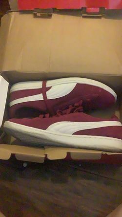 Pumas size 8 in women