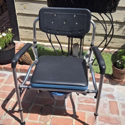 Extra Wide And Sturdy Comode Chair