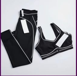 Alo yoga Black Athletic Set Leggings Sports Bra Newl