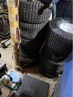 Rear tractor 🚜 tires with rims