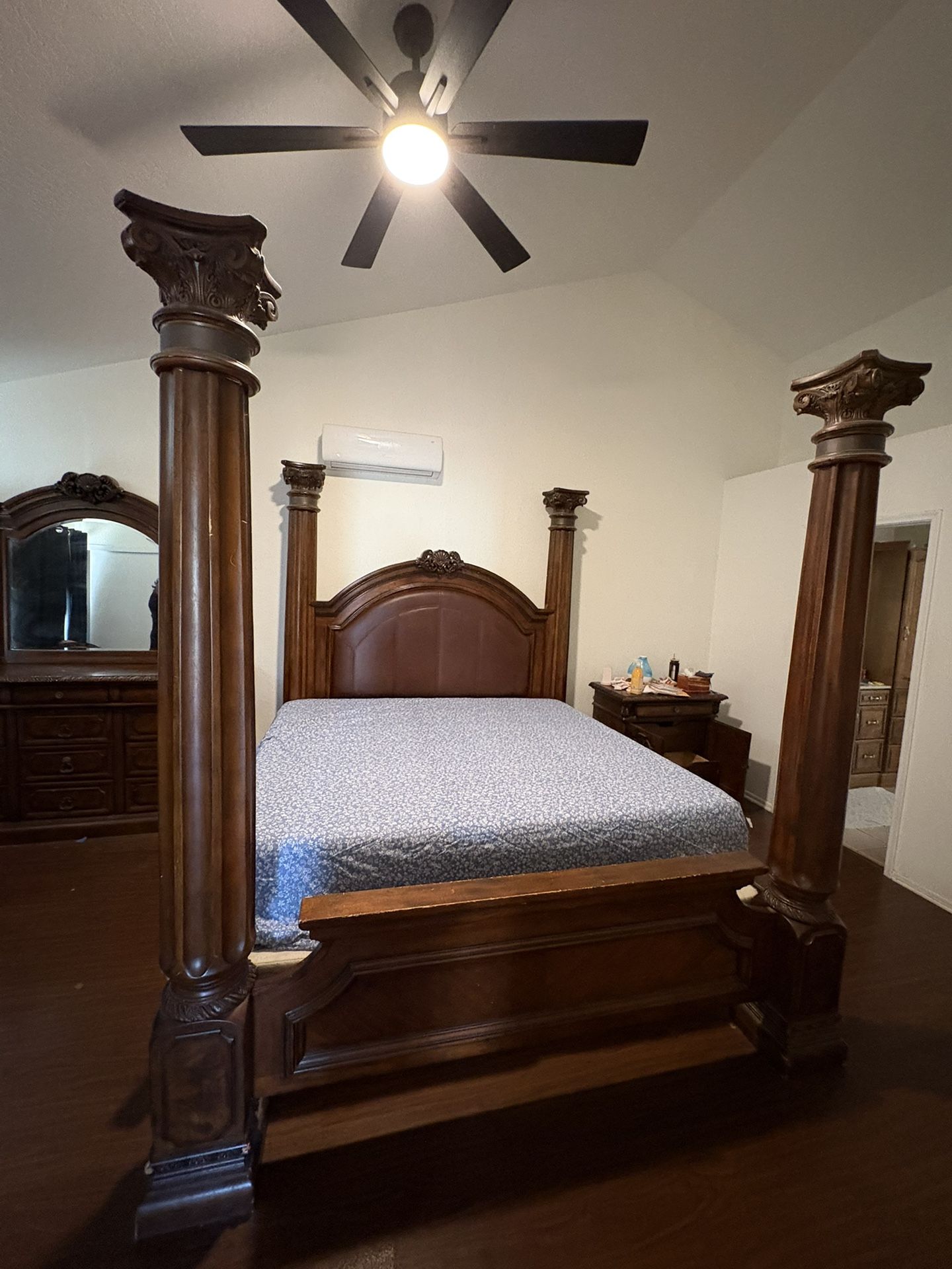 King Bed No Mattress And Long Dressor Mirror