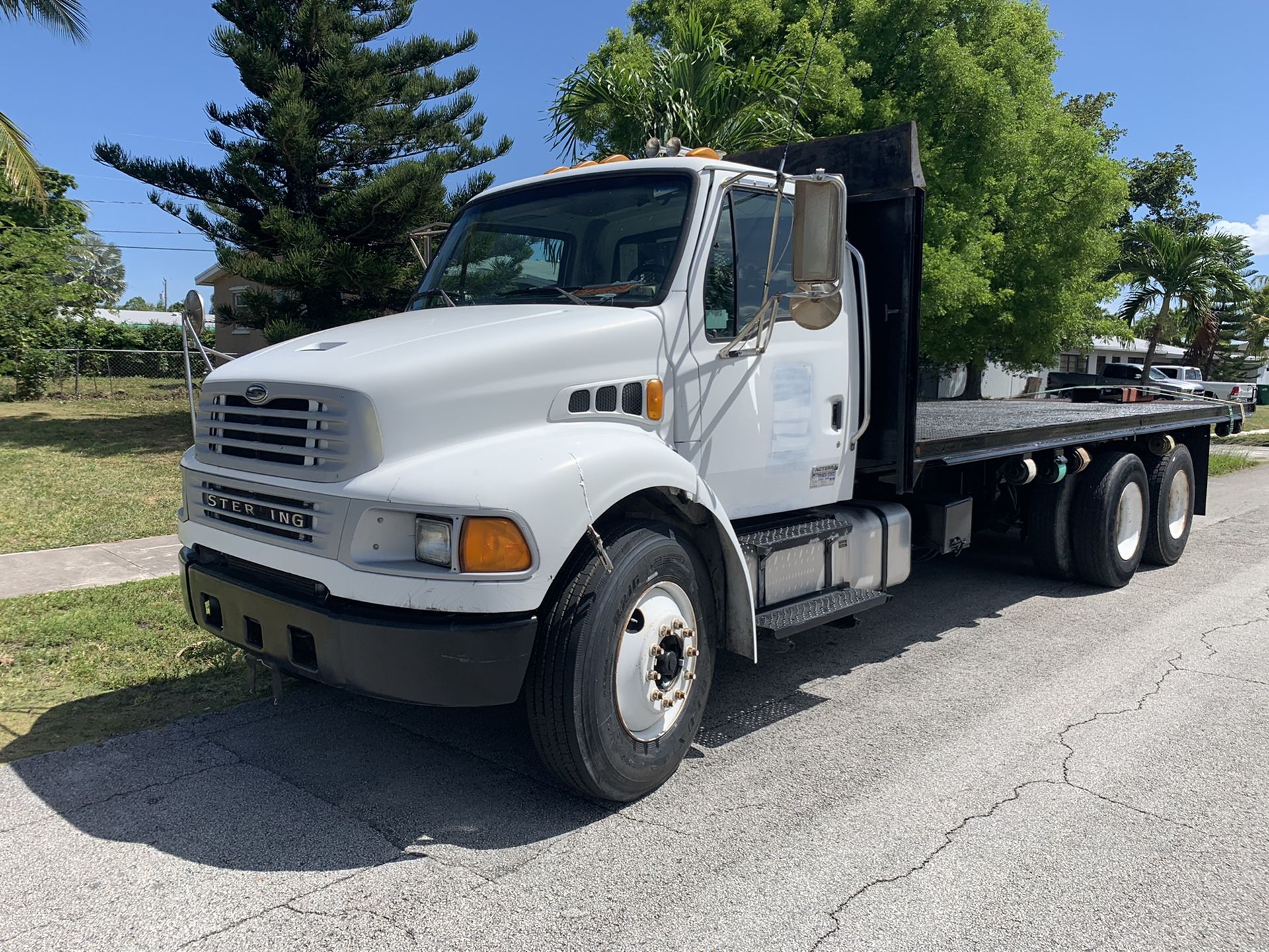 Sterling. 2006. Flatbed. Forklift. Piggyback. . Chevy, Isuzu, dodge, ram, internacional, Mack, freightliner, Nissan, toyota, moffet