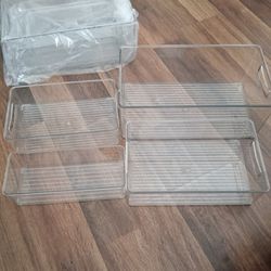 8 Acrylic Containers