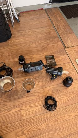 Calumet Studio Strobe Lighting Kit – Travelite 750R & Genesis 400 Monolights + Case