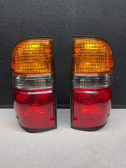 2001 to 2004 Toyota Tacoma Tail Lights