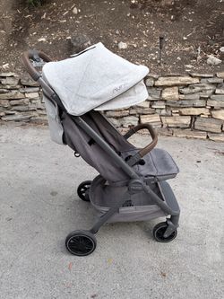 NUNA TRVL STROLLER + TRVL BAG