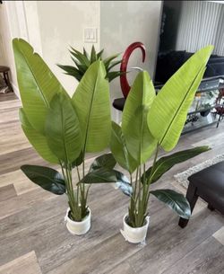 Pretty Artificial Plant 4 Ft Tall Set Of 2! Brand New