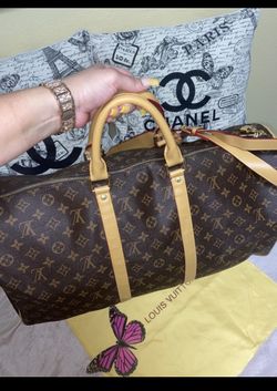 Large DuffleBag NEW!! With dust bag lock and key