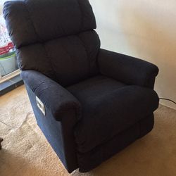 Lazy Boy Power Recliner  lightly used, EXCELLENT CONDITION /LIKE NEW
