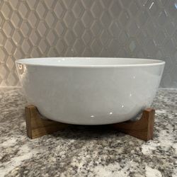 Crate & Barrel Oven-to-Table Large Serve Bowl with Acacia Wood Trivet