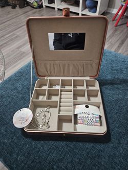 Hives And Honey Travel Jewlery Box