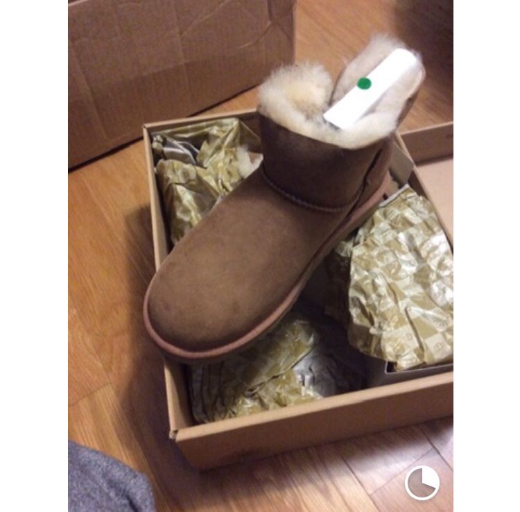 Women ugg boot size 6 and ugg light tan hat