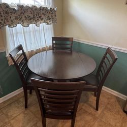 Beautiful table with 4 chairs