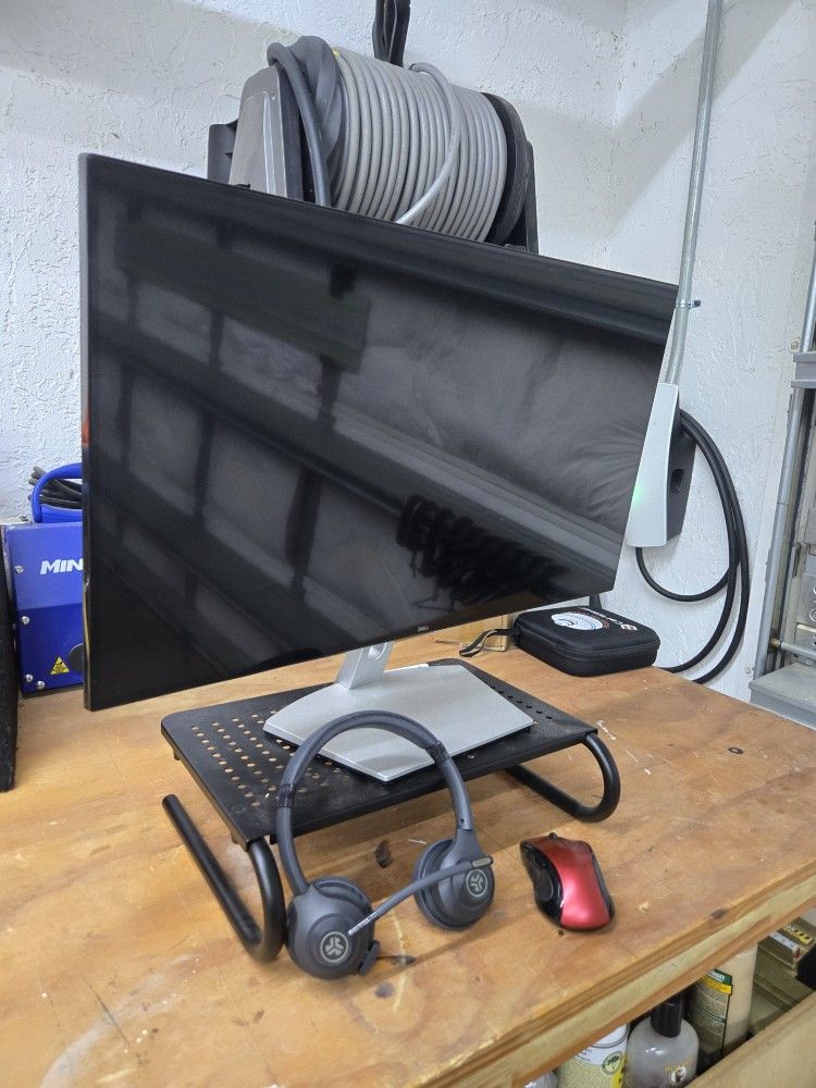27" Inch Dell Monitor , Stand, Mouse And Headset!!!