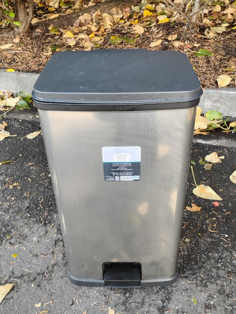 Mainstays Kitchen Trash Can, 13.2 Gallon Plastic Step Garbage Bin with Lid, Silver