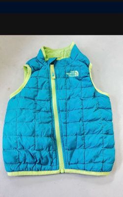 Chaleco De North Face Talla 18 a24 Meses  $20