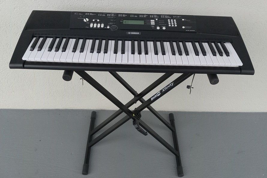YAMAHA EZ-220 Keyboard 61 Lighted+Weighted Keys/$40 Stand/Manual EXC+
