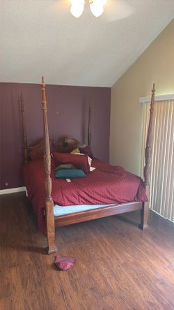 Bed frame four post queen
