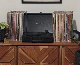 Black crosley record player