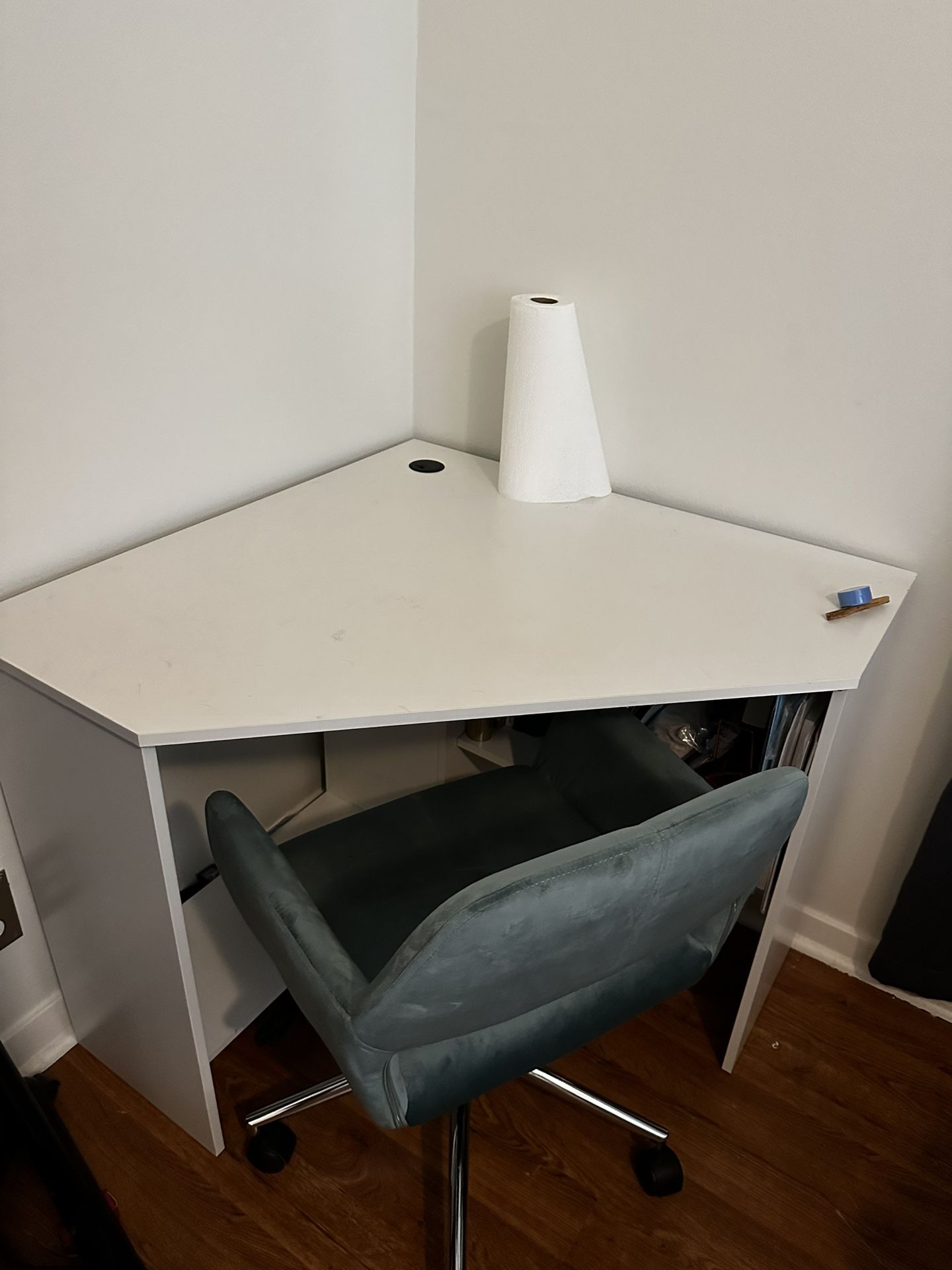 Amazon Corner Desk And Chair 